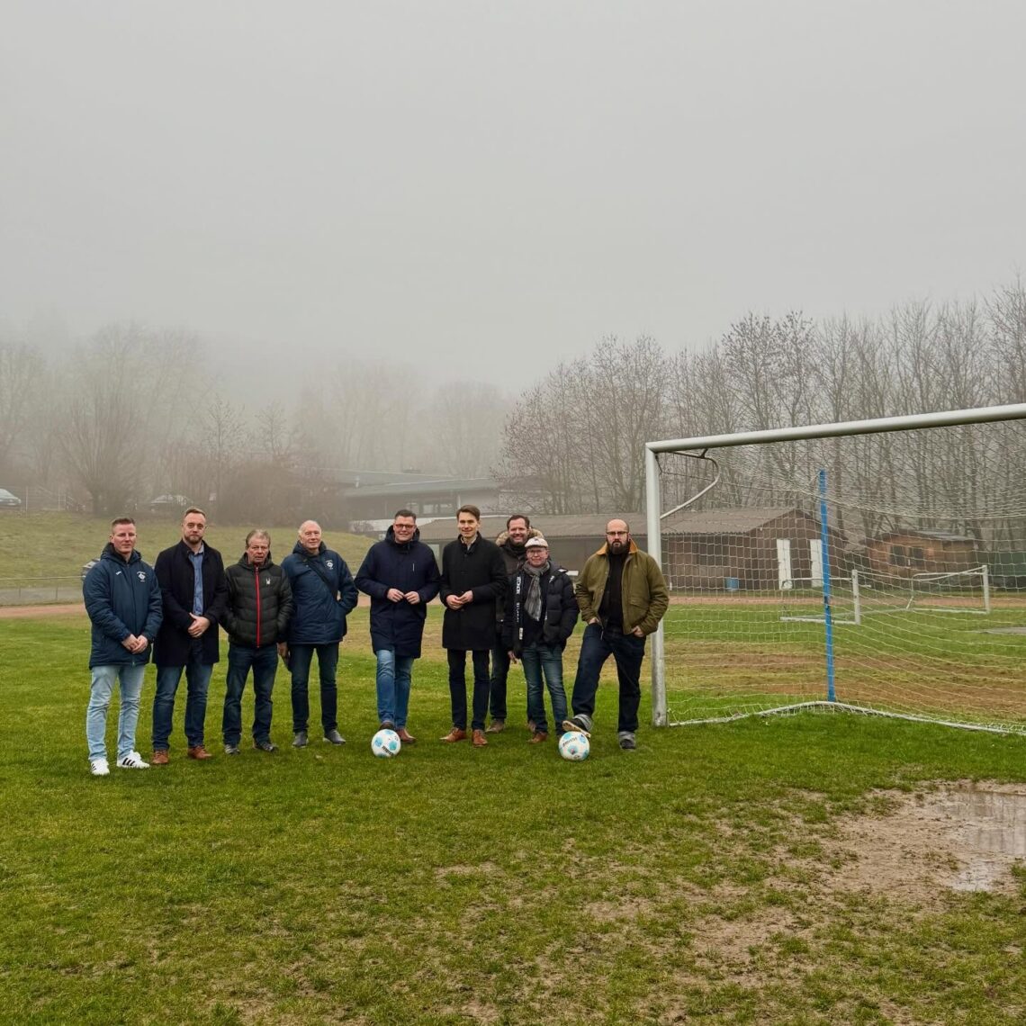 Unterstützung für die Sanierung des Fußballplatzes