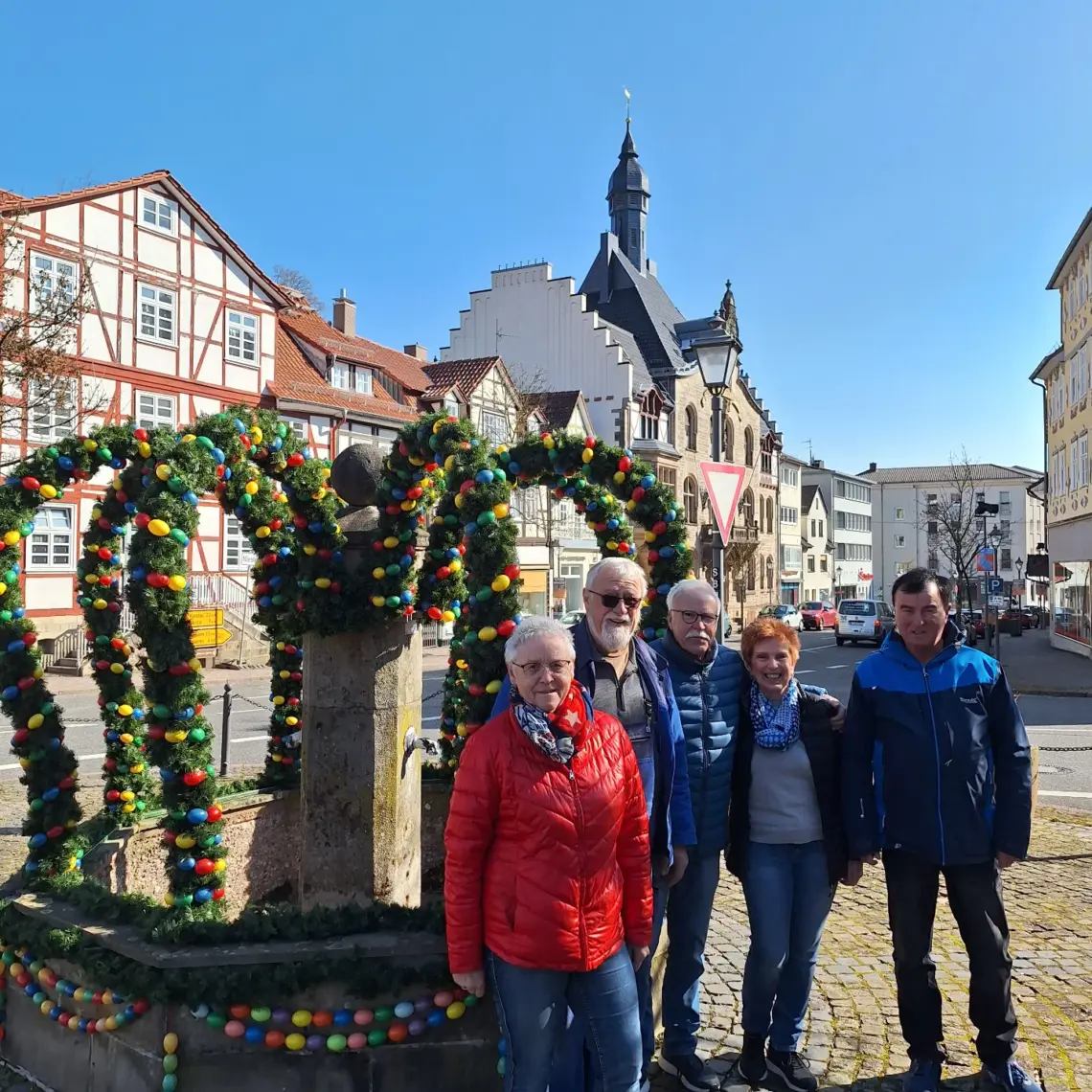 Osterschmuck am Marktplatzbrunnen