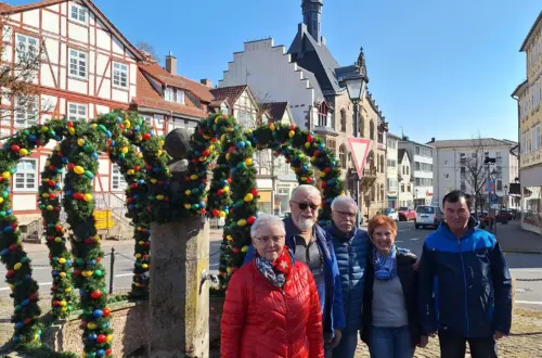 Osterschmuck am Marktplatzbrunnen