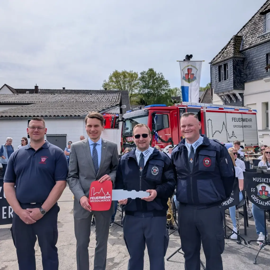Neues HLF 20 an die Feuerwehr übergeben